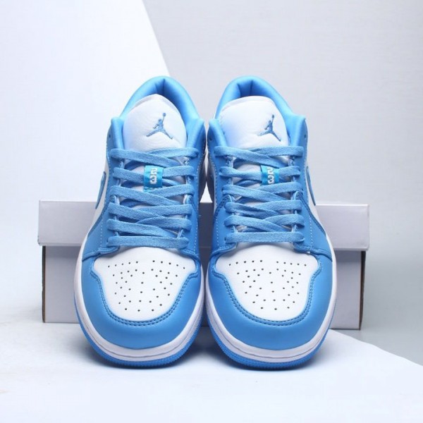 Hvit  Jordan 1 Low UNC University Blå/Hvit AO9944 441 Sneakers